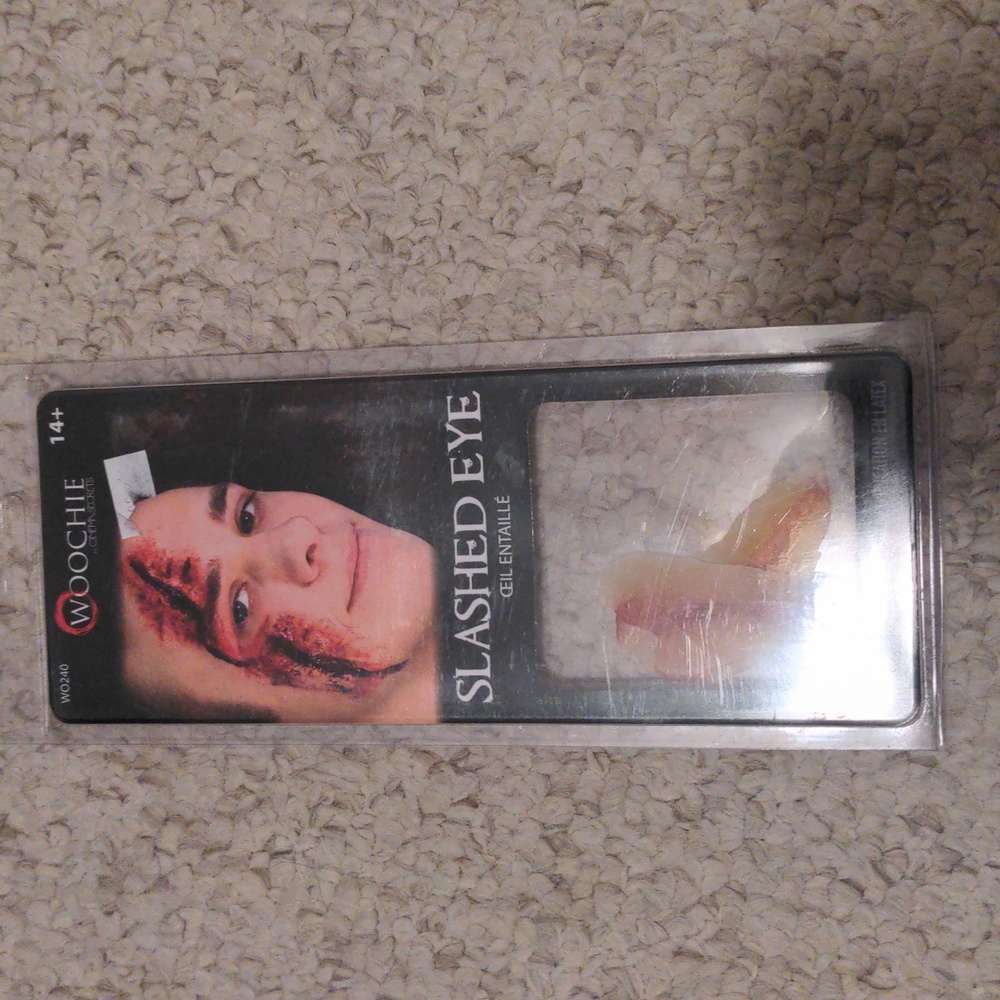 Slashed Eye Makeup - 1 latex application - brand new